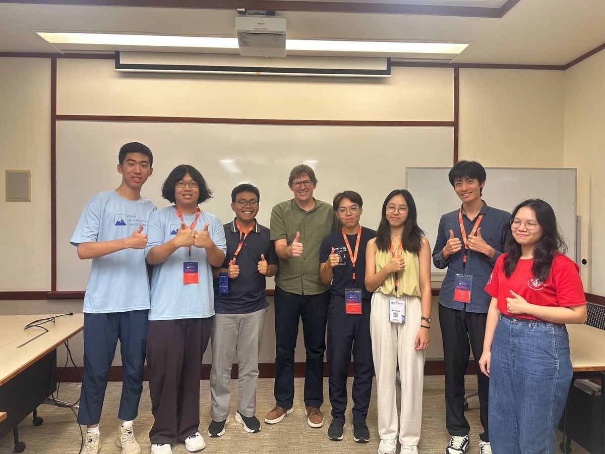 KnowRoots team group photo